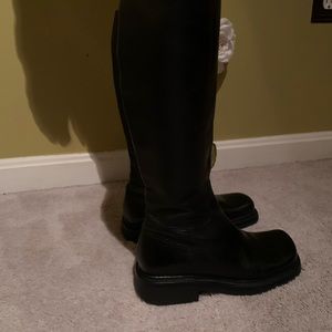 GUESS LEATHER BOOTS👢🌺Excellent Condition 😀